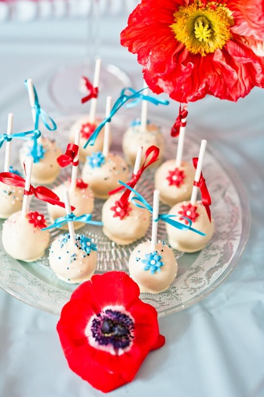 Cake Pops für die 50er Jahre Brautparty im Retro Look